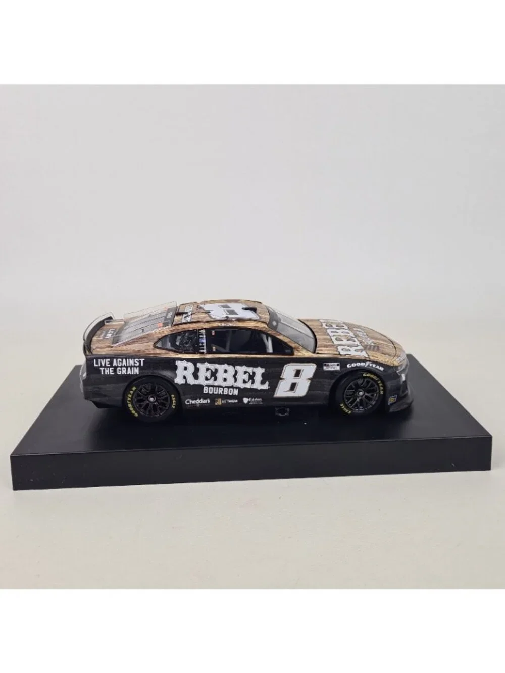 Lionel Racing 1:24 Diecast Cup Se 2025 Camaro Rebel Bourbon #8 Kyle Busch E14